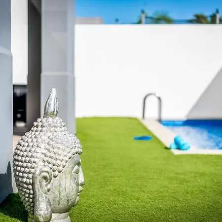 فيلة Playa De Fanabe Sleeps 8 With Pool Air Con And Wifi أذيخي