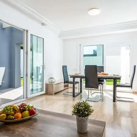 Playa De Fanabe Sleeps 8 With Pool Air Con And Wifi فيلة أذيخي