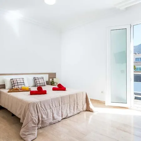 Playa De Fanabe Sleeps 8 With Pool Air Con And Wifi أذيخي