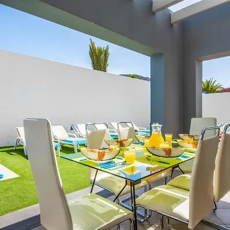 فيلة Playa De Fanabe Sleeps 8 With Pool Air Con And Wifi أذيخي