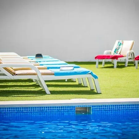 Playa De Fanabe Sleeps 8 With Pool Air Con And Wifi أذيخي