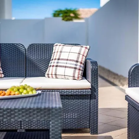 Playa De Fanabe Sleeps 8 With Pool Air Con And Wifi * أذيخي
