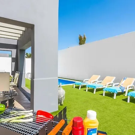 Vila Playa De Fanabe Sleeps 8 With Pool Air Con And Wifi *