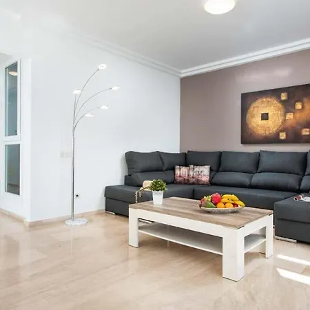 Playa De Fanabe Sleeps 8 With Pool Air Con And Wifi Vila *